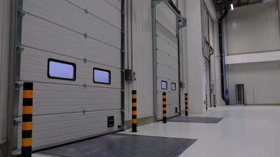 Купить 0.4 мм оцинкованная стальная промышленная секционная дверь RAL9006 / RAL9002 цвет online manufacture