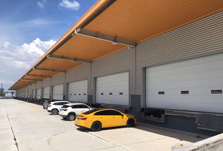 Купить Хранилищная логистика Вертикальный подъемник Секционная дверь горячее погружение оцинкованной стали 40 мм online manufacture