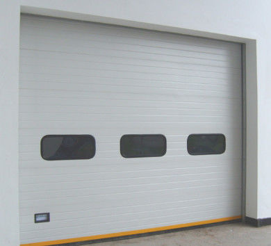 Купить Быстрая подъемная секционная промышленная дверь 380В Мотор 26DB звукоизоляция online manufacture