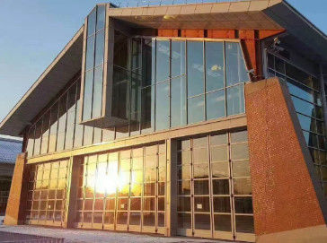 Купить Прозрачные складные двери из алюминиевого сплава для коммерческих выставочных залов Автомобильные магазины 4S online manufacture