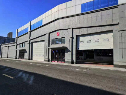 Купить Энергоэффективные секционные двери снижают затраты в помещениях с контролируемой температурой online manufacture