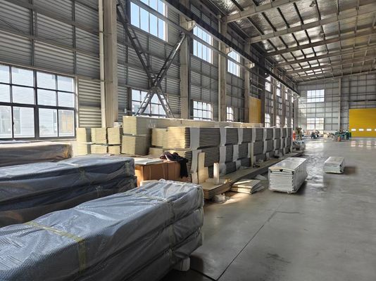 Секционные гаражные двери с уплотнительными лентами EPDM со всех сторон для хорошей уплотнения