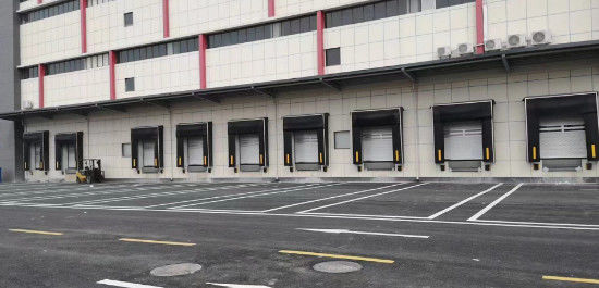 Логистика Изолированные секционные двери Промышленные склады